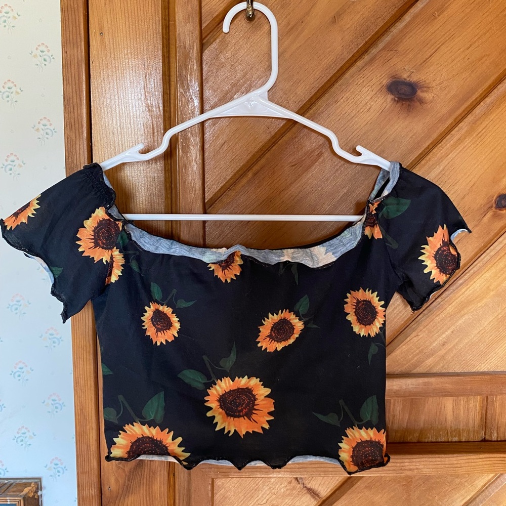 Sunflower print off shoulder tee!
